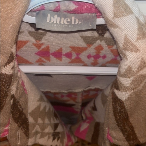 Aztec Patterned Jacket Size Large - Picture 2 of 2